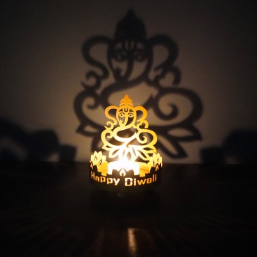 Eid Mubarak Vintage Portable Candle Lantern Moroccan Style Decorative Chandelier Metal Desktop Lantern Ramadan Candlestick