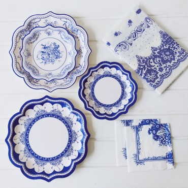 The new Chinese style blue and white porcelain paper plate retro party disk wedding lace plate festive dishes a one -time
